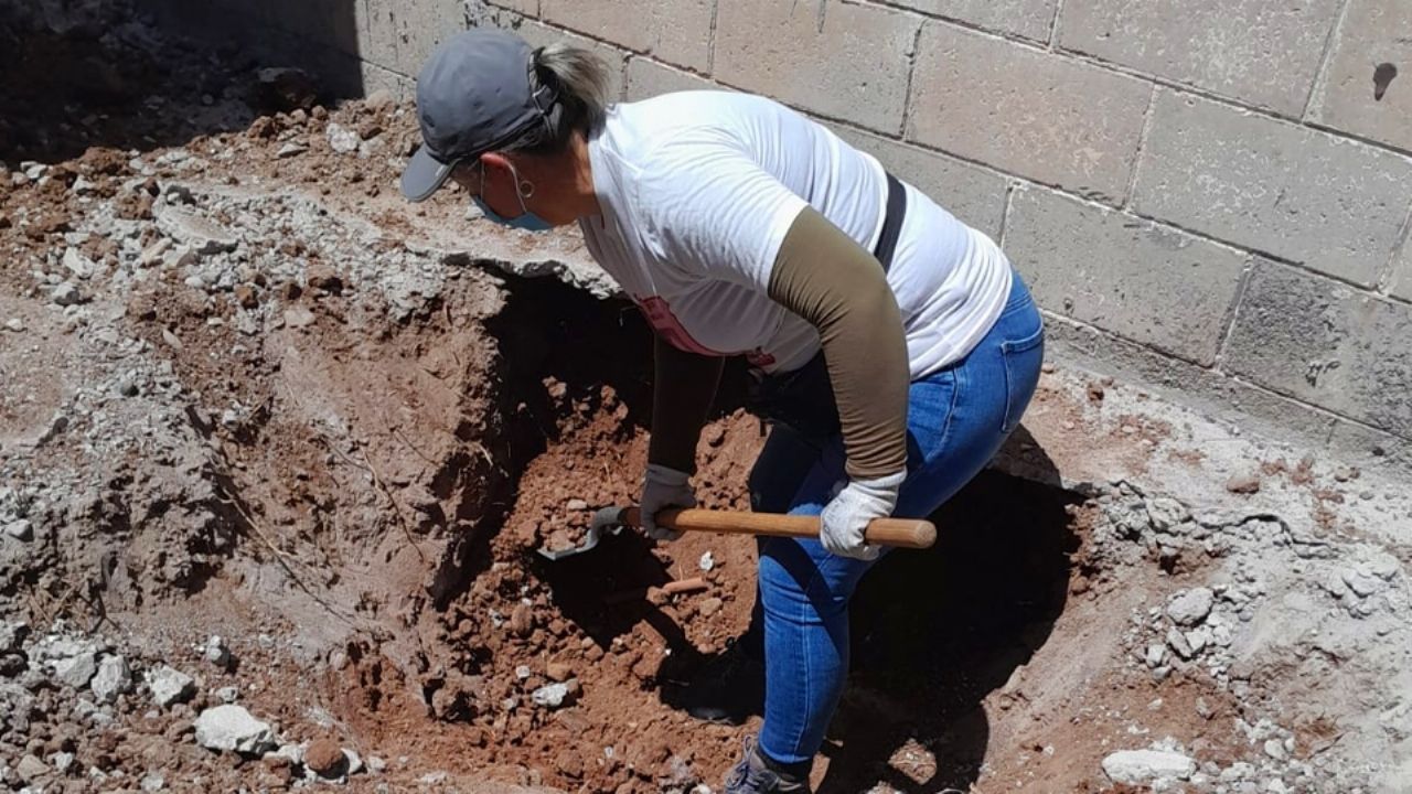 Ciudad Obregón: Colectivo localiza cuerpo de hombre enterrado en patio de vivienda