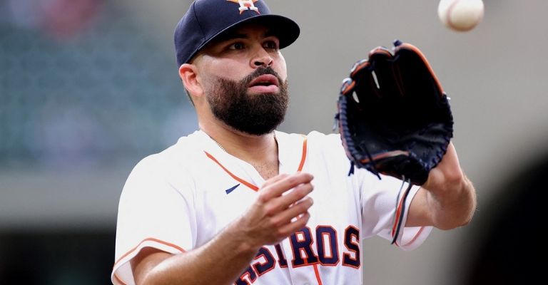 Lanzador mexicano enciende las alarmas en las Grandes Ligas