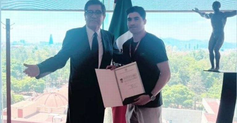 Figura de la Liga MX recibe su carta de naturalización