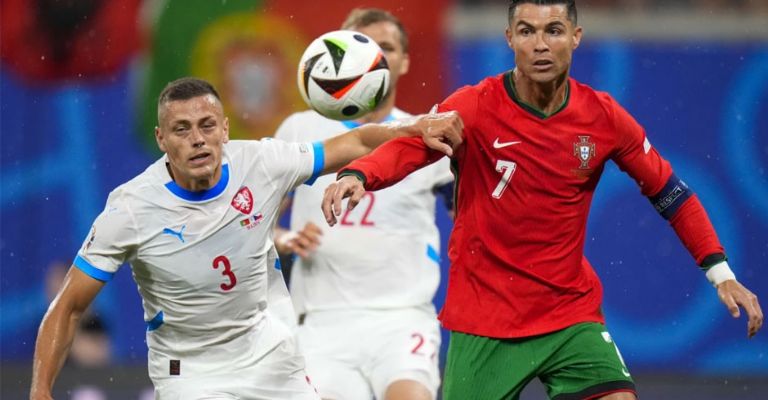 Cristiano fue titular ante los checos