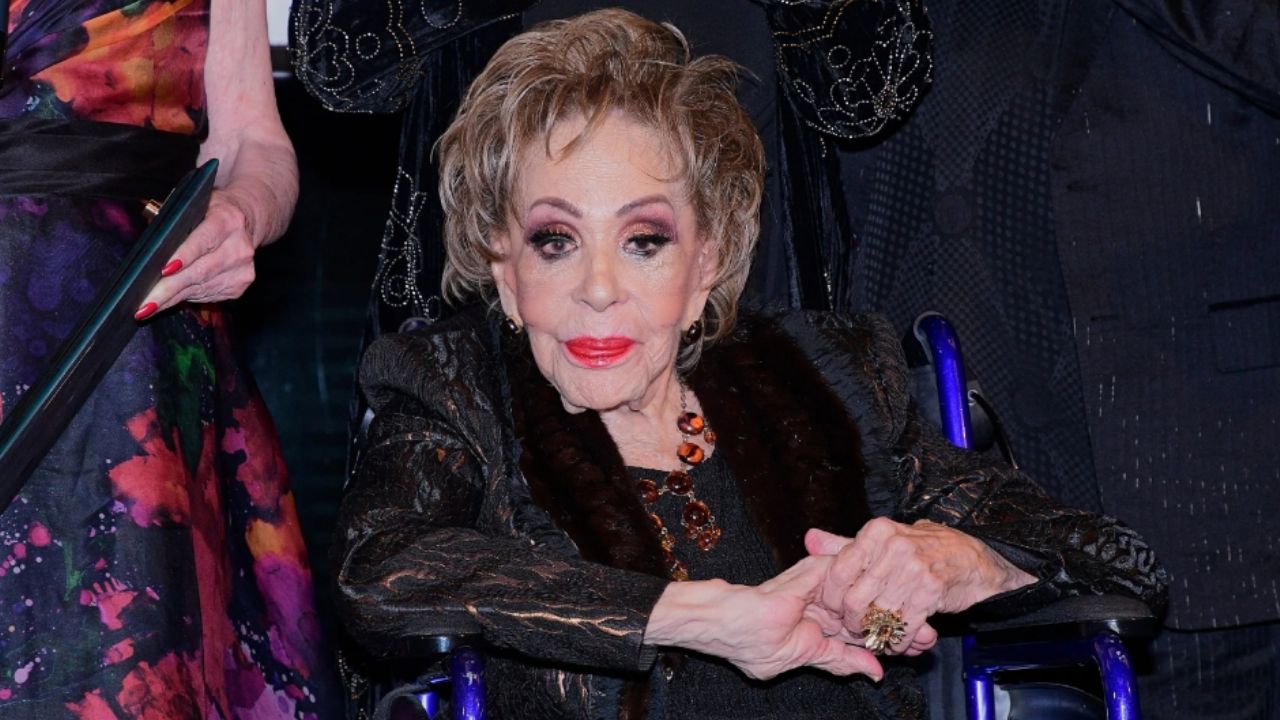 Silvia Pinal ya estaría siendo despojada de su fortuna por sus hijas