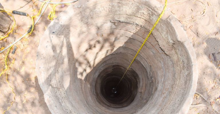 25 metros es la profundidad del pozo donde quedó atrapado el infortunado hombre