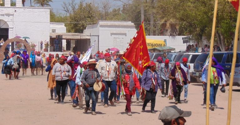 'San Juaneros' entrando al templo en la Comunidad de Pueblo Viejo