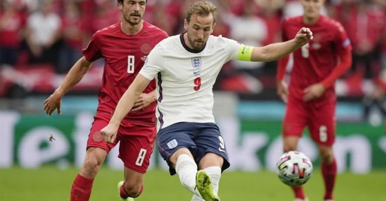 El punto rescatado ante Dinamarca lo mantiene como líder de grupo