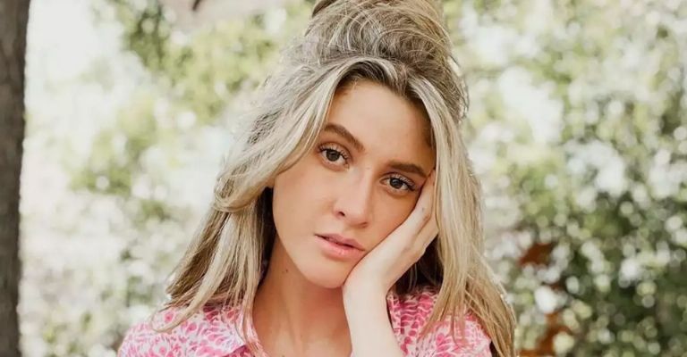 Hija de Daniela Castro tendría problemas de salud, una tendría tumor en la lengua