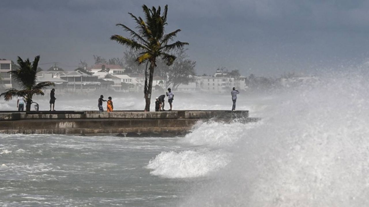 Confirman 8 víctimas mortales tras el paso del huracán ‘Beryl’ por Estados Unidos
