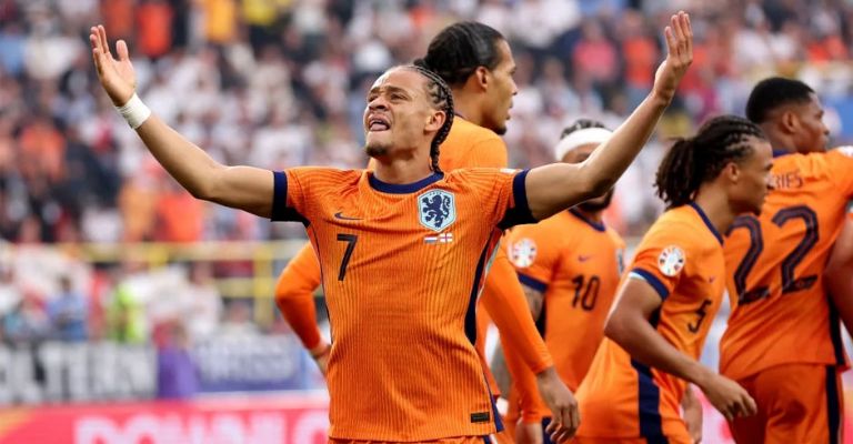 Xavi Simons puso al frente a los 'tulipanes'