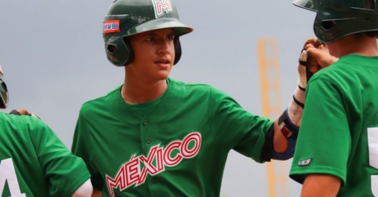 Joven mexicano firma con Dodgers