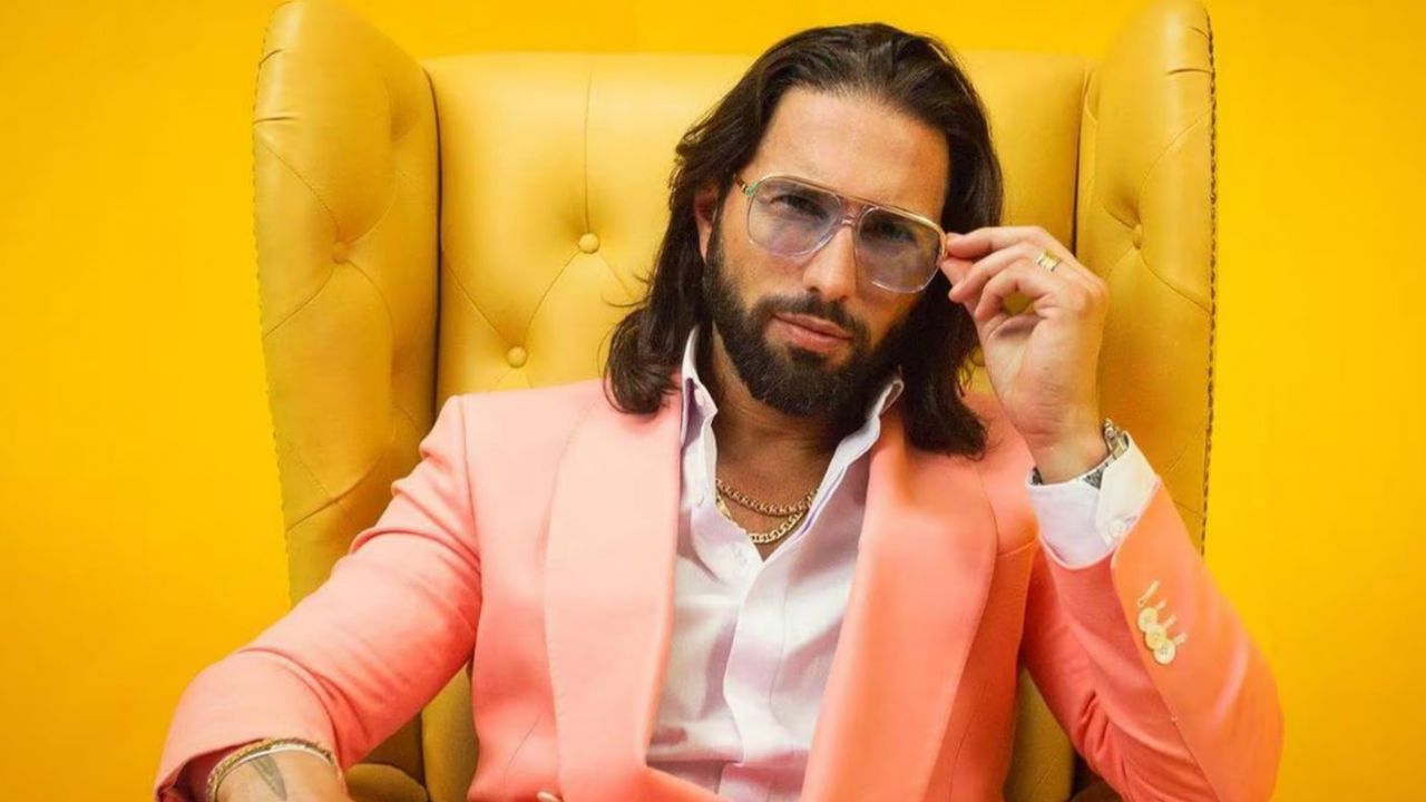 Suspenden a Poncho De Nigris de LCDLFM