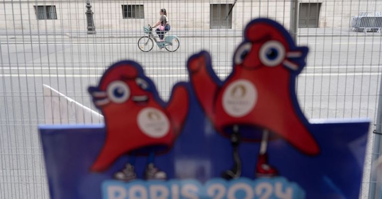 Mallas metálicas se pueden ver por toda el área olímpica