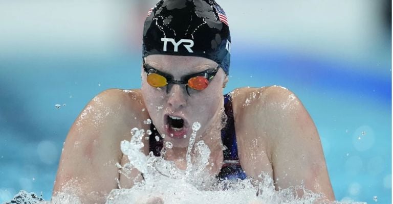 Los adolescentes dominan las acciones de la natación