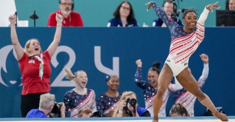 La gimnasta mostró su dominio sobre la pista