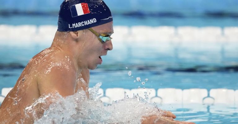 El francés 'voló' dentro de la alberca