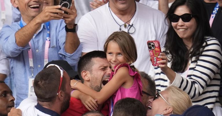 El festejo en grande con su familia en las gradas