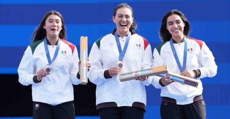 La medallista de bronce Alejandra Valencia ya llegó a México