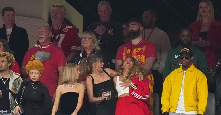 Padre de Travis Kelce defiende a Taylor Swift de Kanye West