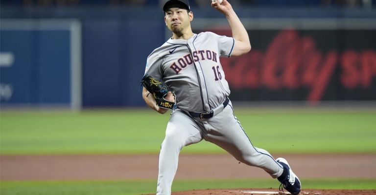 Kikuchi se apuntó el triunfo por Houston