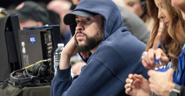 El reguetonero es un aficionado a los deportes