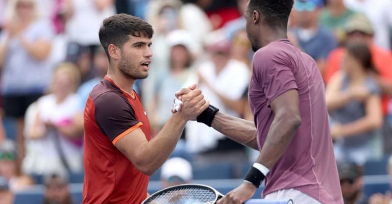 Al final reconoció el triunfo de su rival