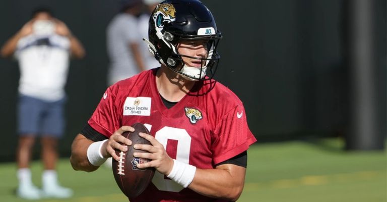 El aún joven mariscal de campo busca ganarse su puesto