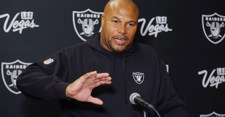 Pierce se decantó por la mayor experiencia de Minshew