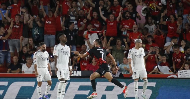 Muriqui celebra el gol de la igualada