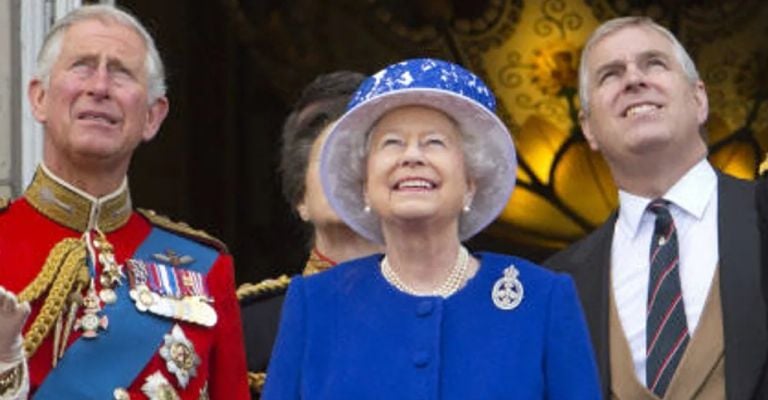 Rey Carlos III busca desalojar a Príncipe Andrés de propiedad Real y hace esto para conseguirlo