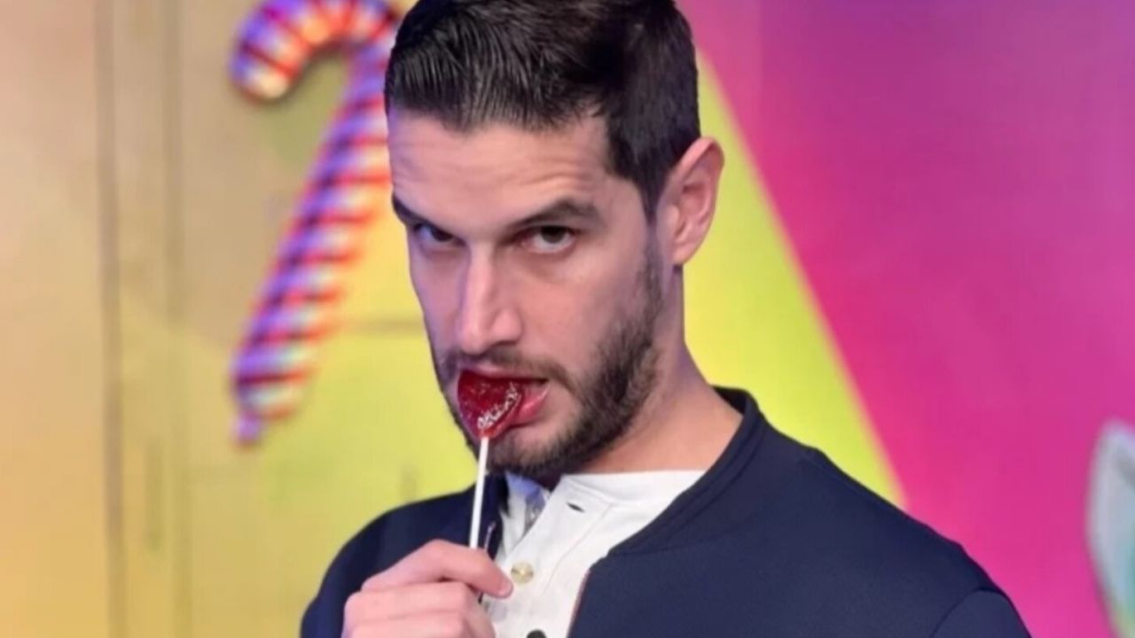 Hermano de Adrián Marcelo lo defiende en gala