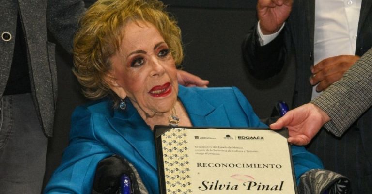 Alejandra Guzmán confirma trágica noticia sobre Silvia Pinal