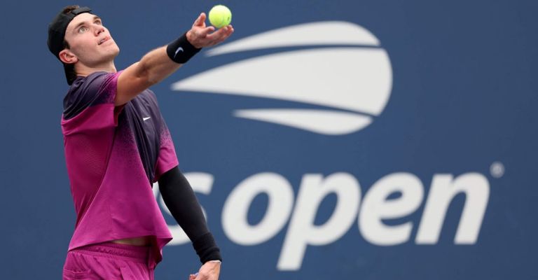 El británico estuvo muy efectivo con el saque