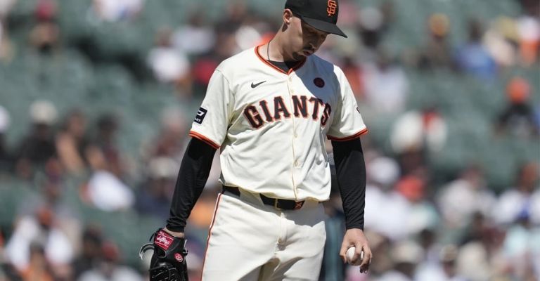 El lanzador se frustró por los errores de su equipo