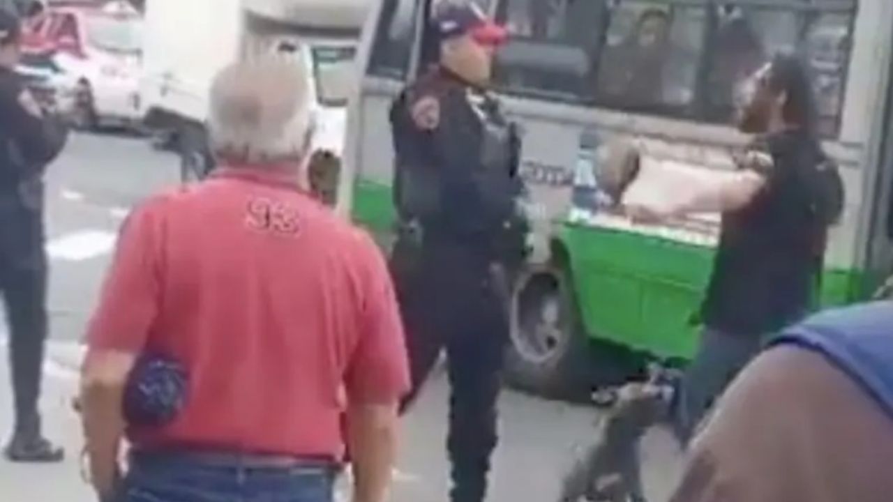 VIDEO: Policía de Ciudad de México golpea a hombre que agredió a su perrito