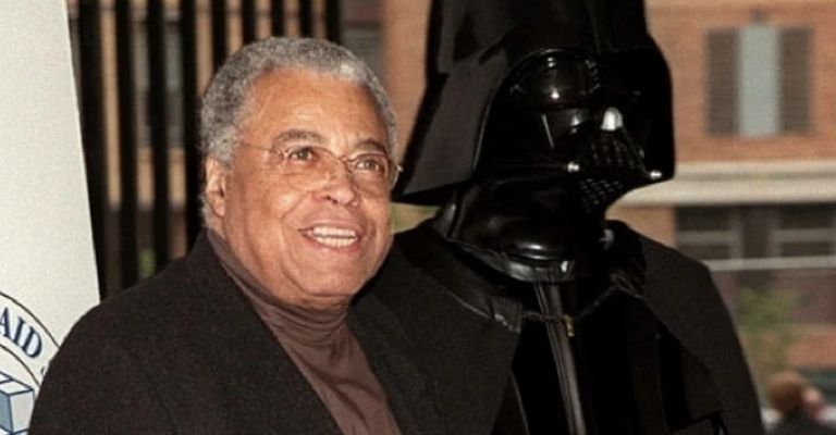 James Earl Jones, voz de Darth Vaher, fallece y fans de Star Wars lloran su partida