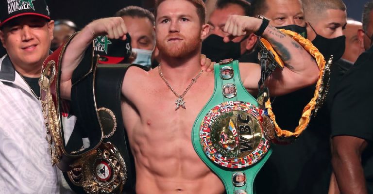 Canelo defenderá sus cinturones ante Berlanga