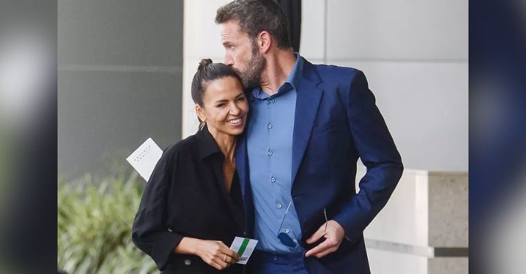 Ben Affleck disfruta de su soltería y olvida a Jennifer Lopez con guapa mujer