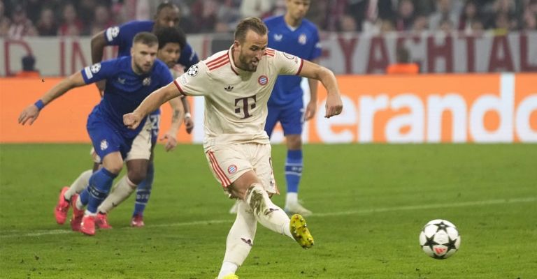 Harry Kane convirtió tres penales para el Bayern
