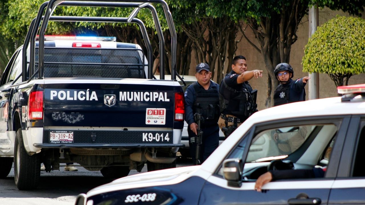 Puebla: Sujeto balea a dos hombres a fuera de una tienda de conveniencia y rapta a una mujer