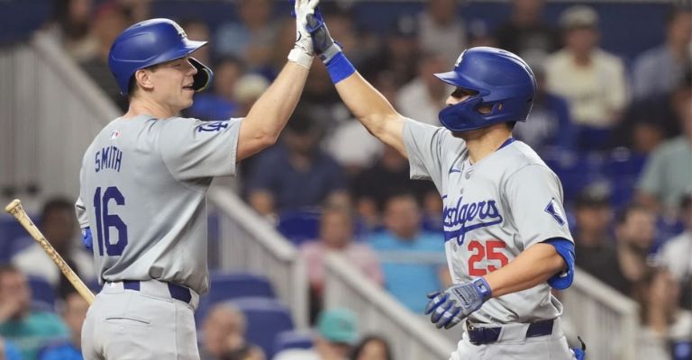 Edman y Smith se volaron la barda