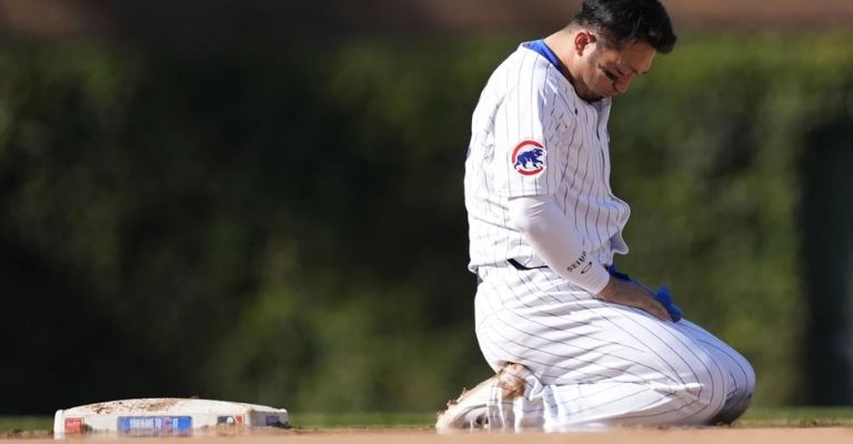 Seiya Suzuki se lesionó en un intento de robo en la octava