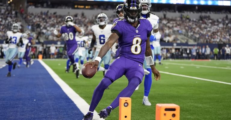 Lamar anotó tranquilamente en una carrera de nueve yardas