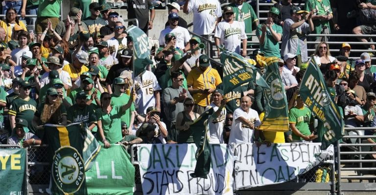 Los aficionados disfrutaron del último juego de su equipo