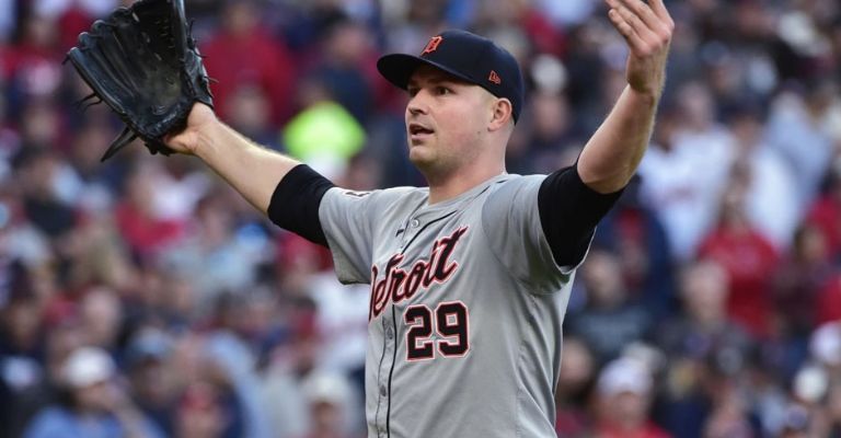 Skubal pide aplausos a los aficionados de Cleveland
