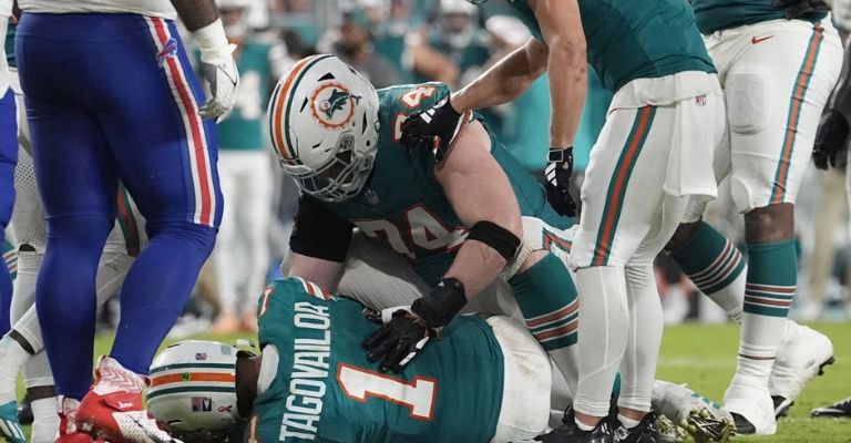 El mariscal de campo sufrió un fuerte golpe ante Buffalo