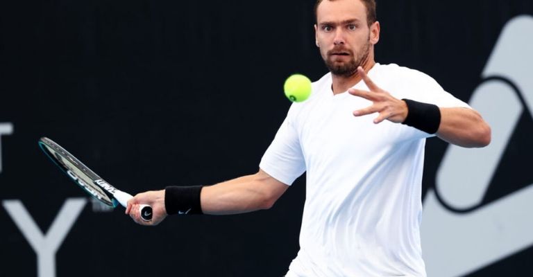 Safiullin se llevó el duelo ante Tiafoe