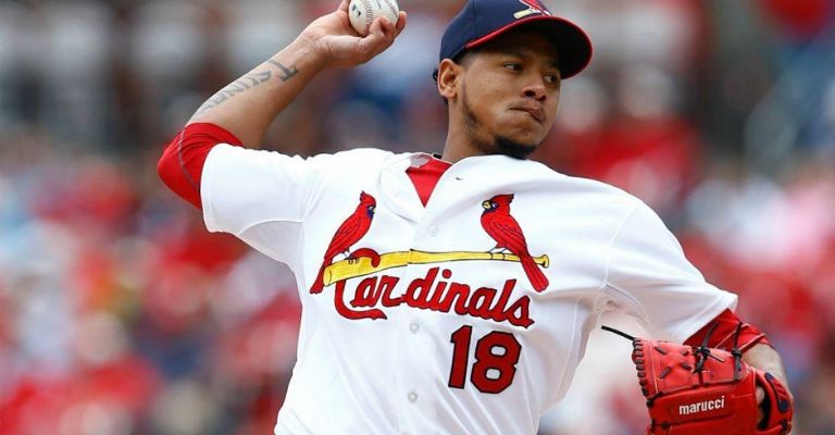 Martínez jugó en Grandes Ligas con Cardenales
