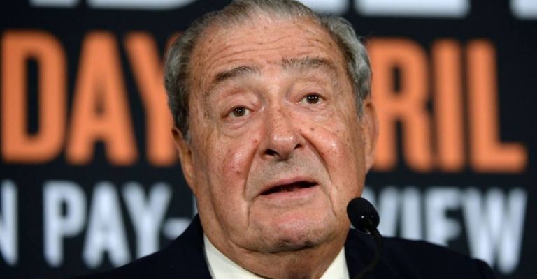 Bob Arum, promotor de boxeo, quiere que 'El Canelo' vs Beterbiev se vuelva realidad. ???????Créditos: ESPN
