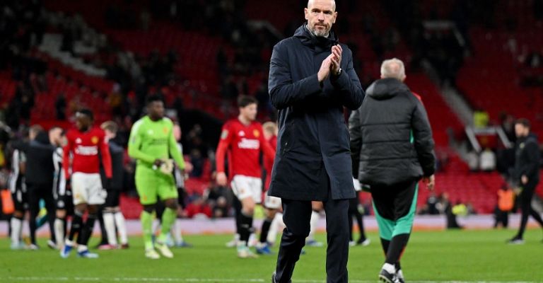 El técnico neerlandés se va por la puerta de atrás