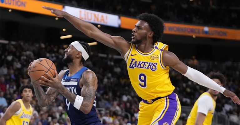 El novato tuvo sus primeros minutos en la NBA