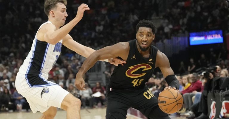 Mitchell metió 22 unidades para Cleveland