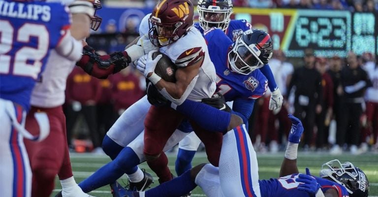 Ekeler le aporta poder por tierra 